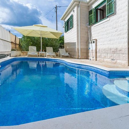 Villa Holiday Home Zvecanje Exteriér fotografie