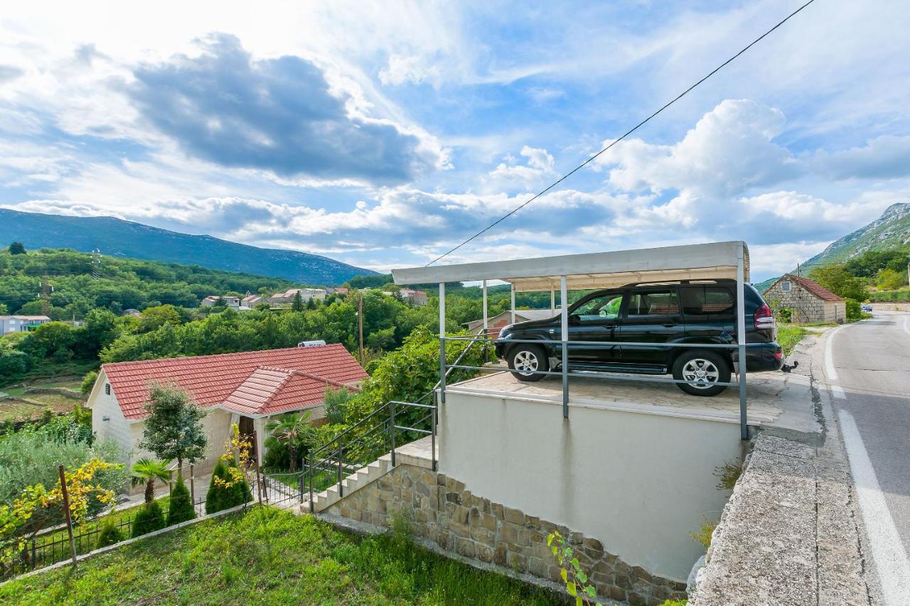 Villa Holiday Home Zvecanje Exteriér fotografie