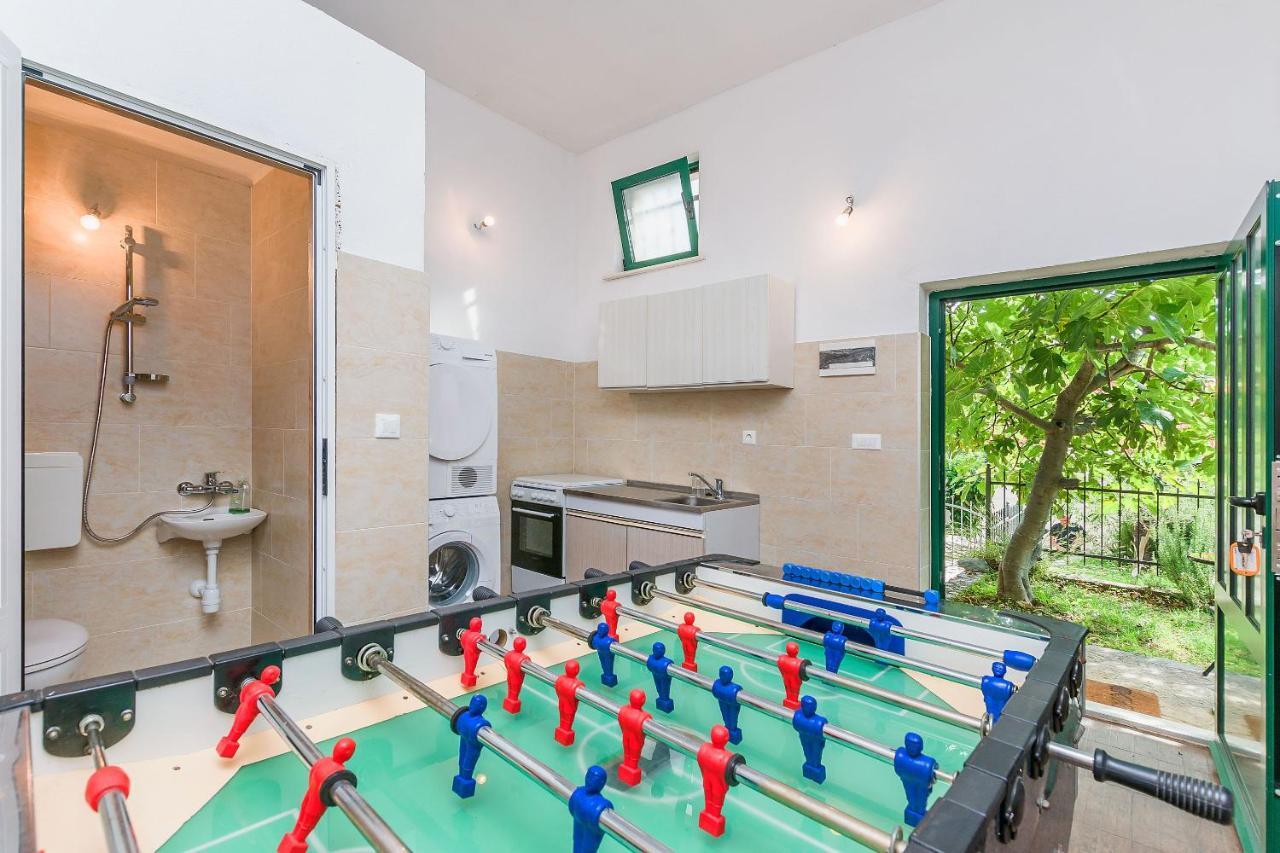 Villa Holiday Home Zvecanje Exteriér fotografie