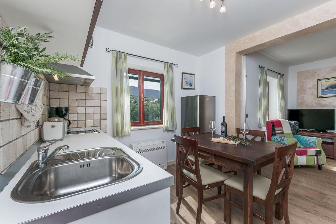 Villa Holiday Home Zvecanje Exteriér fotografie