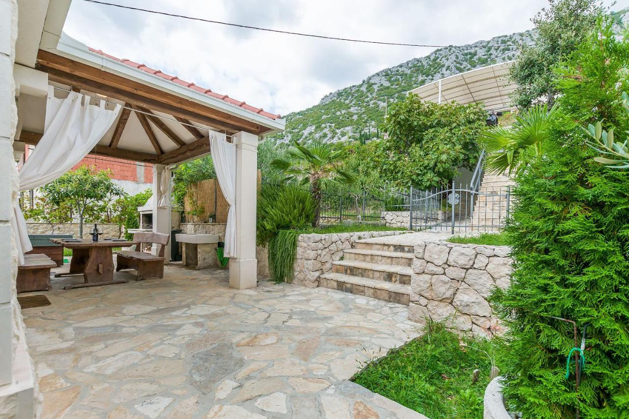Villa Holiday Home Zvecanje Exteriér fotografie