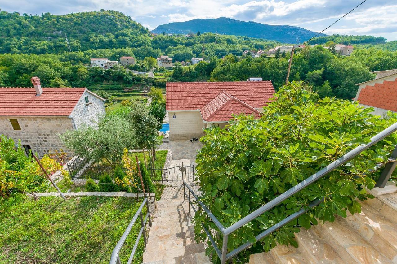 Villa Holiday Home Zvecanje Exteriér fotografie