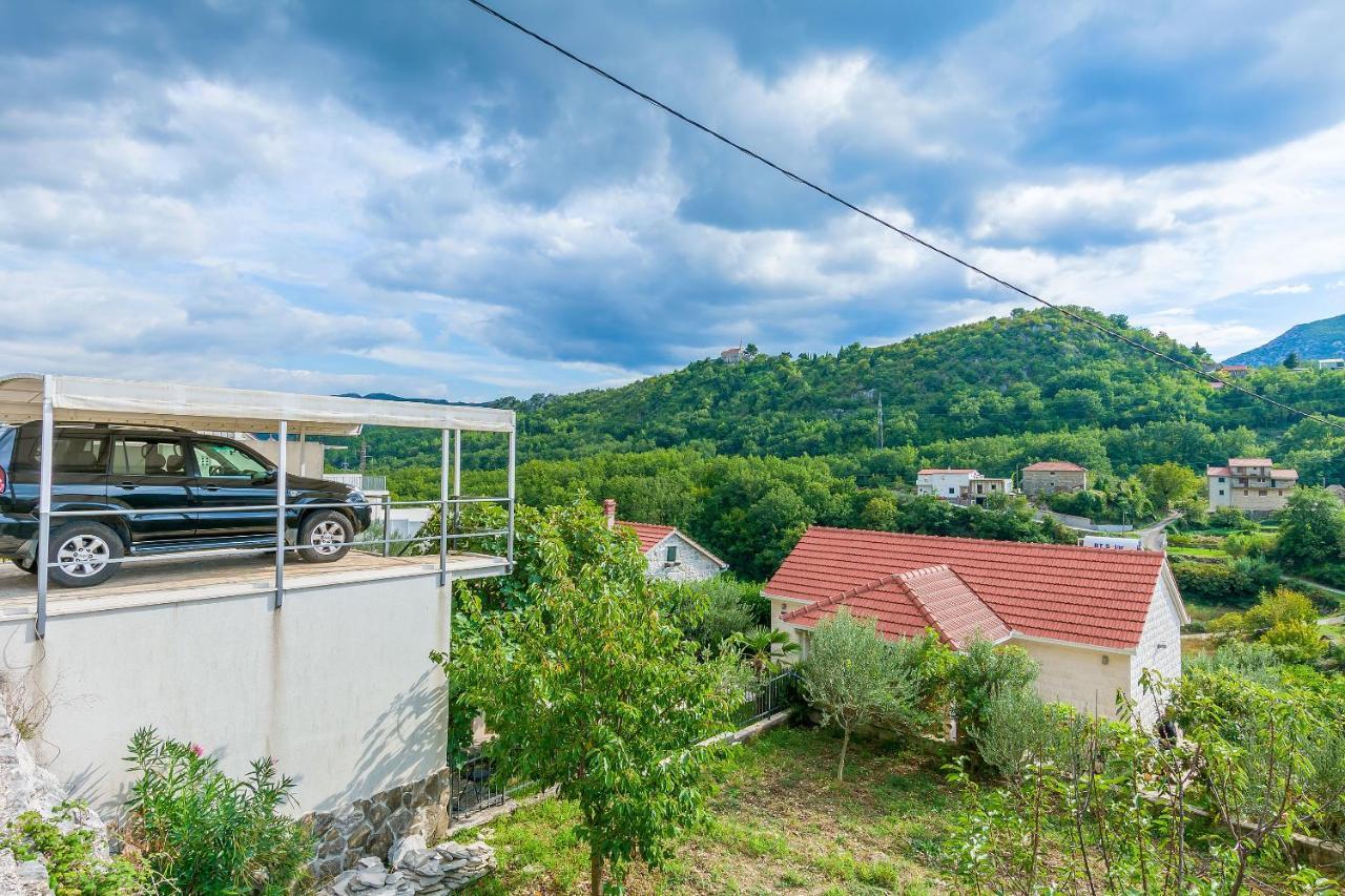 Villa Holiday Home Zvecanje Exteriér fotografie