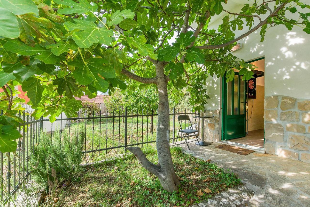 Villa Holiday Home Zvecanje Exteriér fotografie