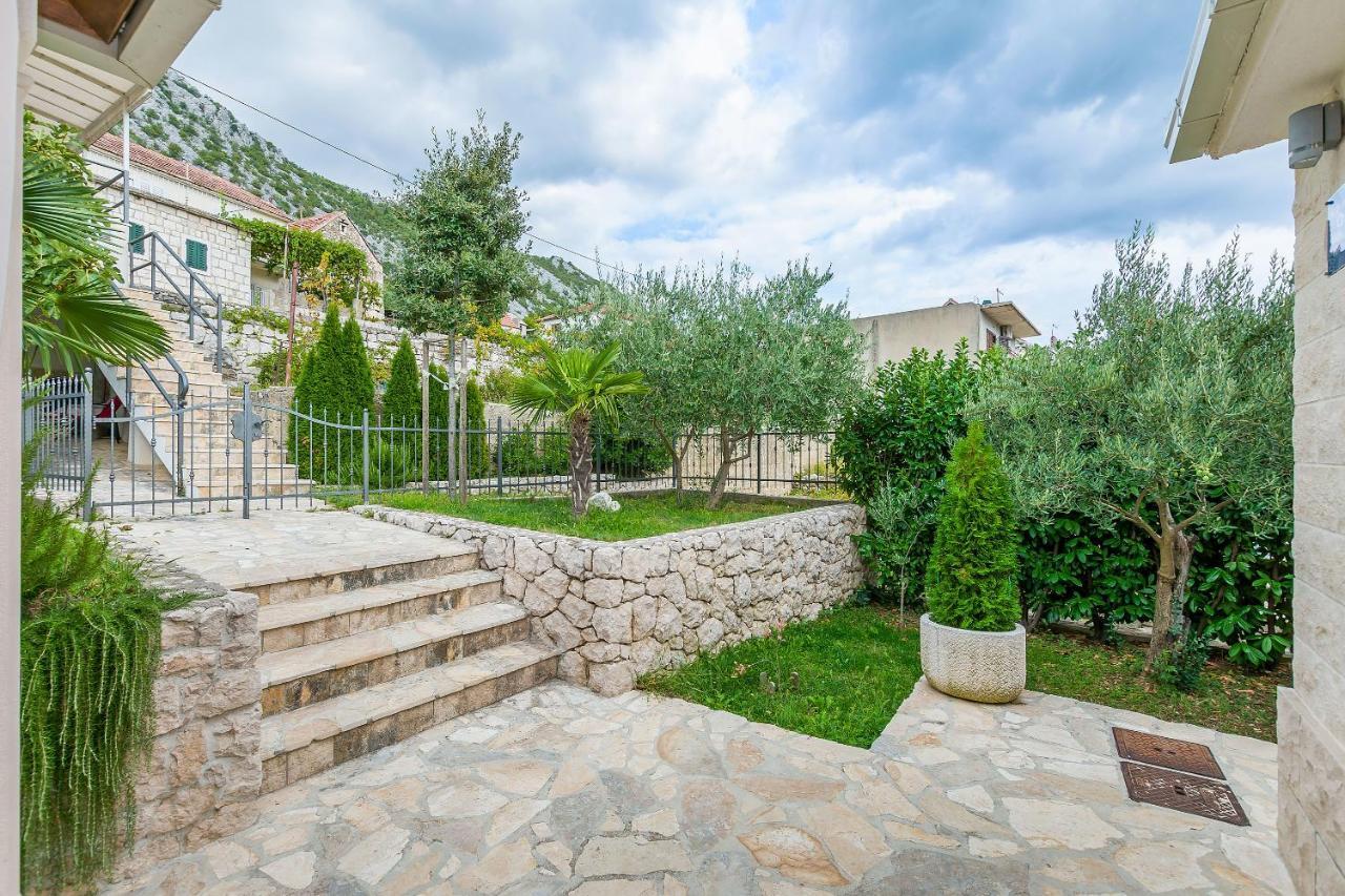 Villa Holiday Home Zvecanje Exteriér fotografie