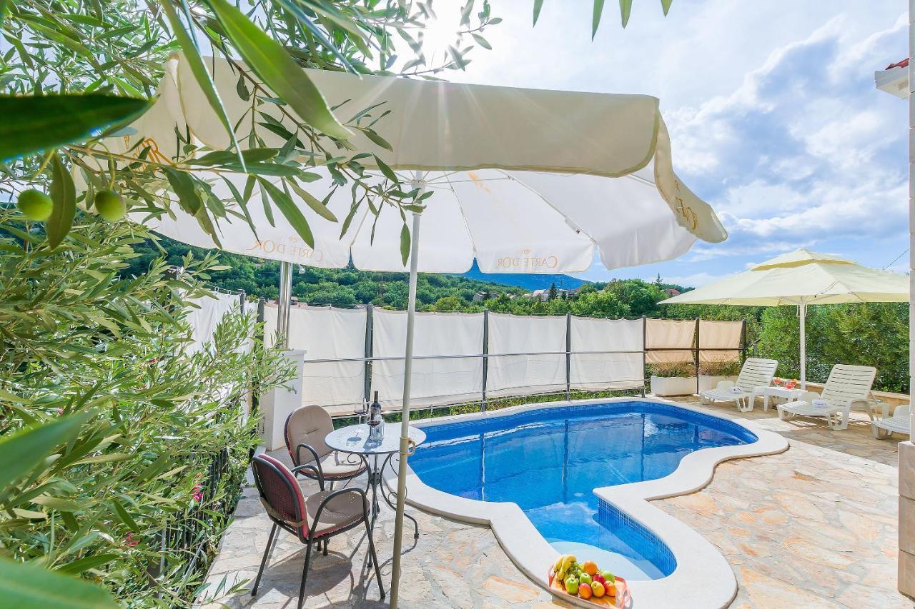 Villa Holiday Home Zvecanje Exteriér fotografie